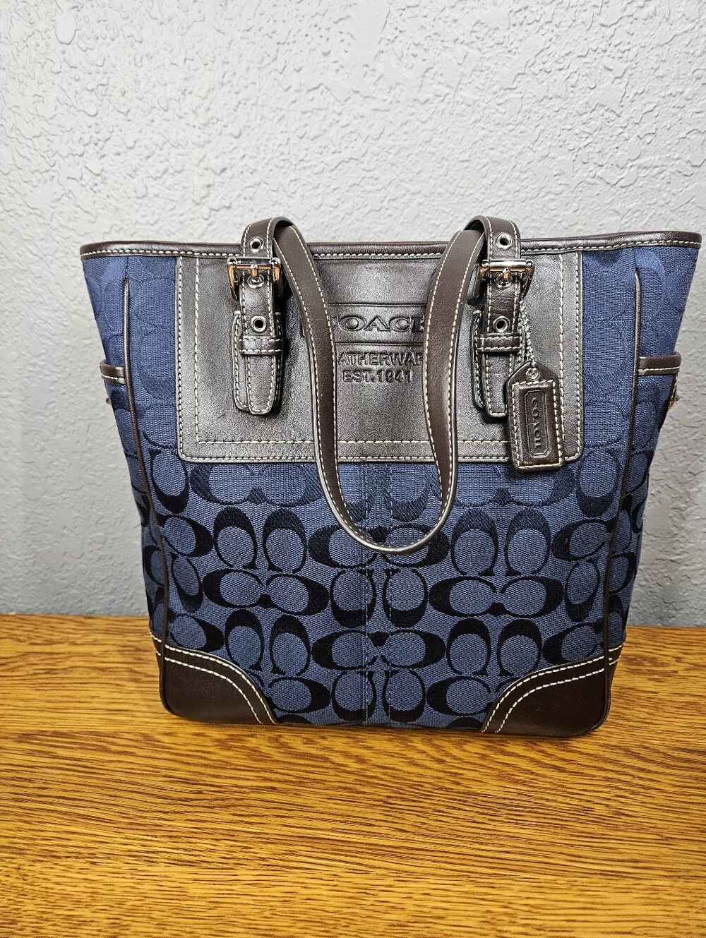 Coach Legacy Signature Lunch Tote - Picture 2 of 16